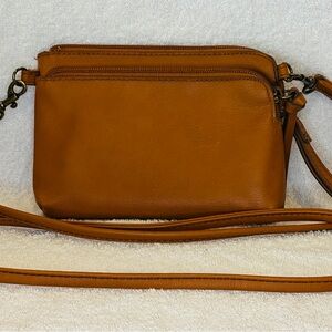 Arizona Jean Co. Crossbody/Wristlet Tan Vegan Leather Bag